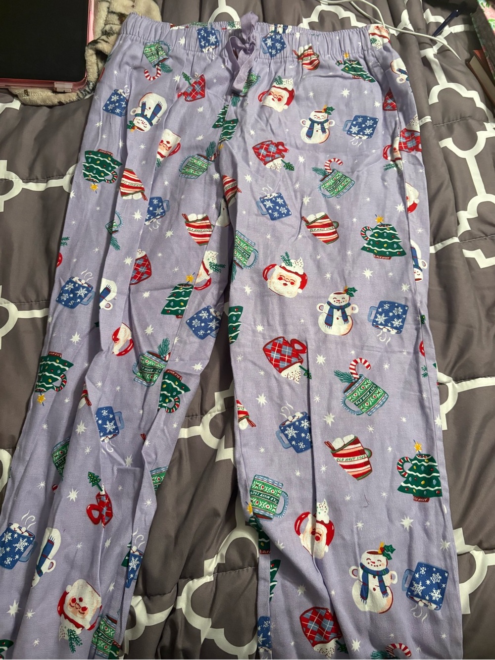 Old Navy Lavender Holiday Pajama Bottoms with Festive Print